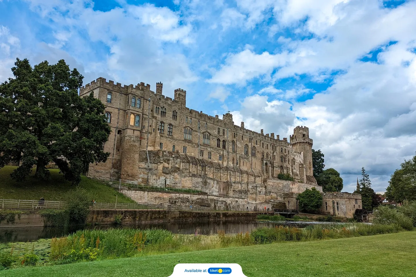Oxford, Stratford-upon-Avon, Cotswolds, and Warwick Castle Tour from London