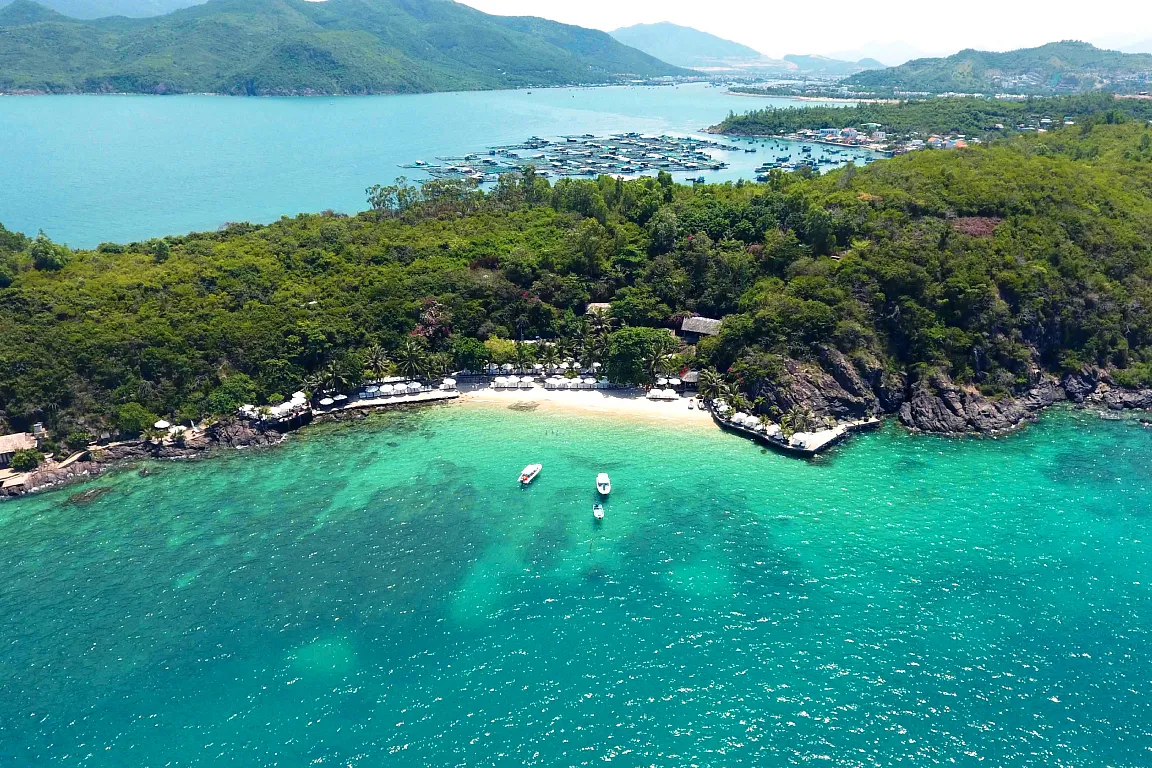 Coral Reef, Fishing Village, and Tranh Beach Tour from Nha Trang