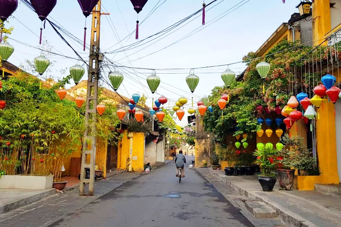 Hoi An Half Day City Walking Tour with Lantern-Making Class