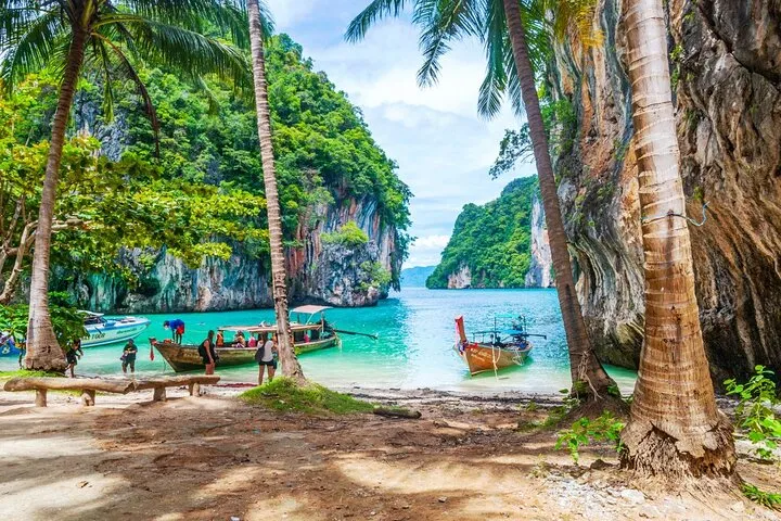 Koh Hong lagoon, Pakbia, Lading Islands by Longtail. 3 Koh Hong lagoon, Pakbia, Lading Islands by Longtail.