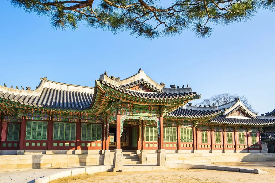 Gyeongbok Palace & Changdeokgung Palace One-day Cultural & Guided Tour
