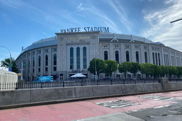 NYC Bus Tour of Brooklyn, Bronx, Queens: Contrasts, Color and Character