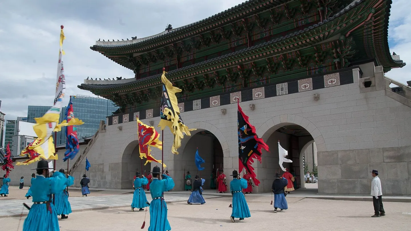 Gyeongbokgung Palace & N Seoul Tower One-day Guided & City Highlights Tour