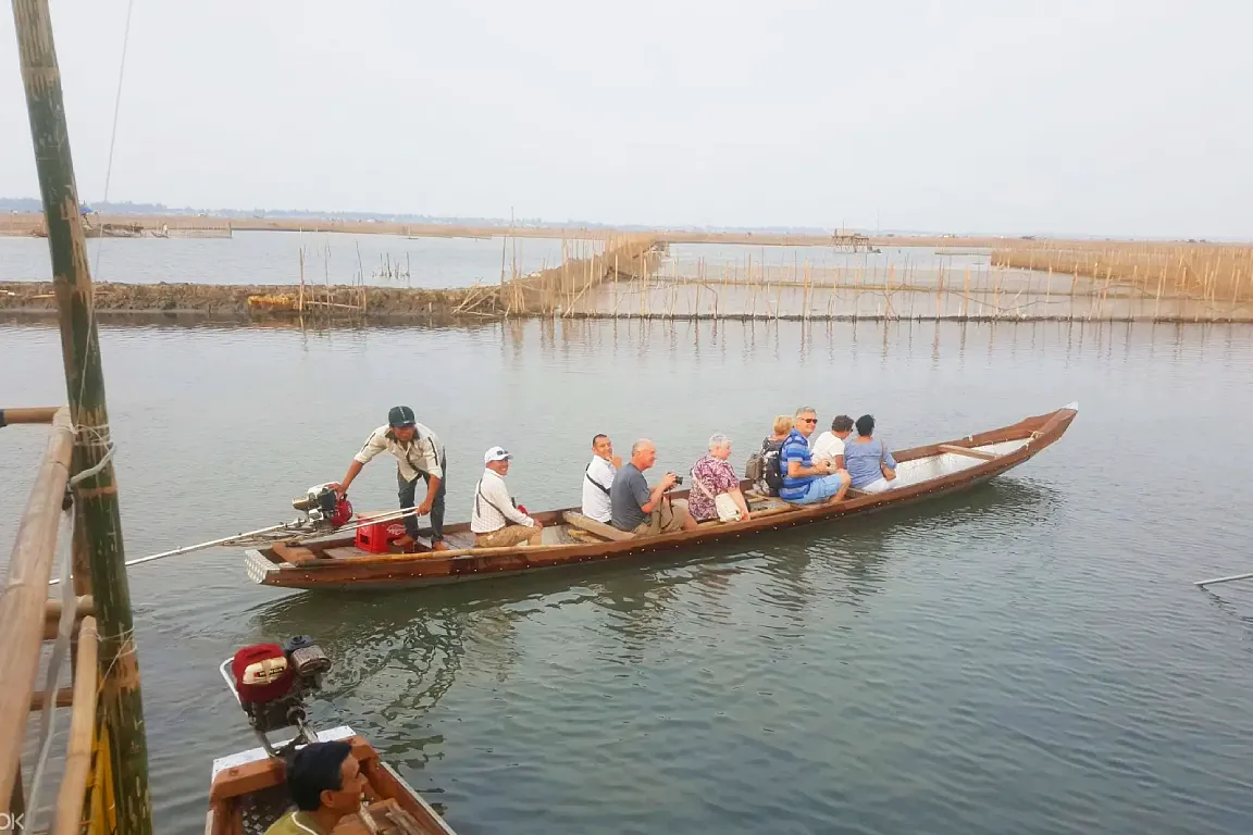 Tam Giang Lagoon Private Half Day Tour with Seafood Dinner 4 Tam Giang Lagoon Private Half Day Tour with Seafood Dinner