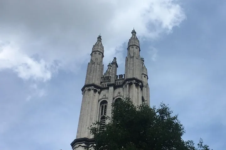 Explore Ancient Alleyways in the Footsteps of Dickens: A Self-Guided Audio Tour