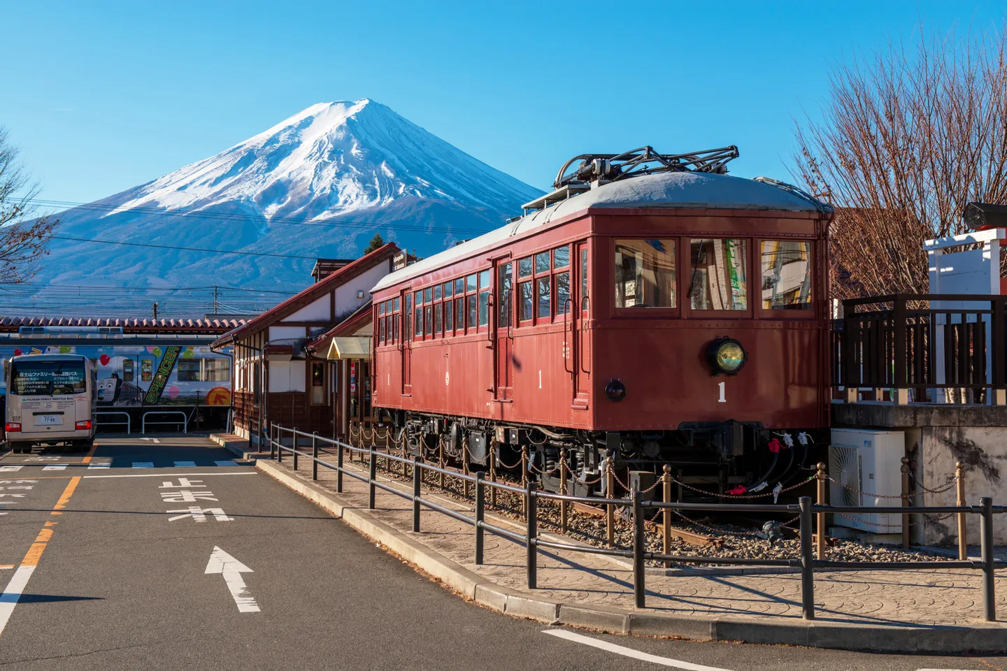 Mt. Fuji 5th.St & Hakone & Gotemba Outlets with lunch from Tokyo