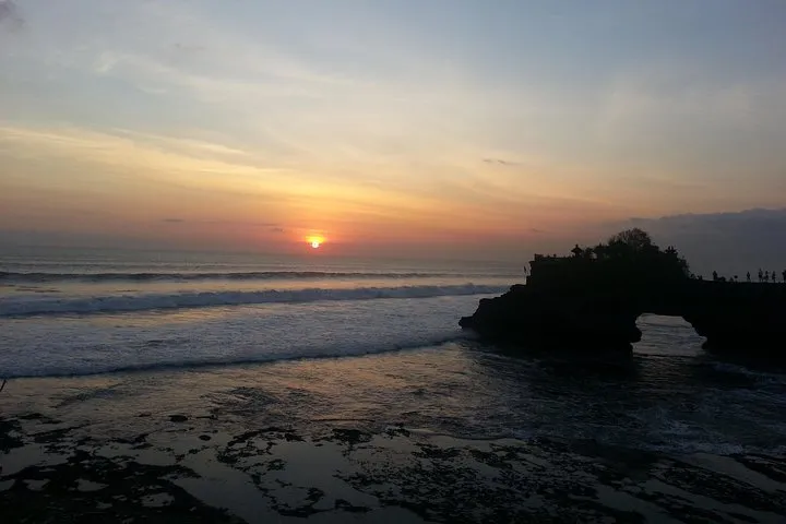 Royal Temple and Tanah Lot Sunset Tour Dinner Included