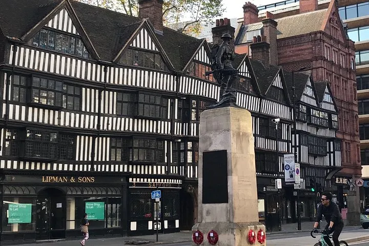 Dickens Journey Outdoor Escape Game in London