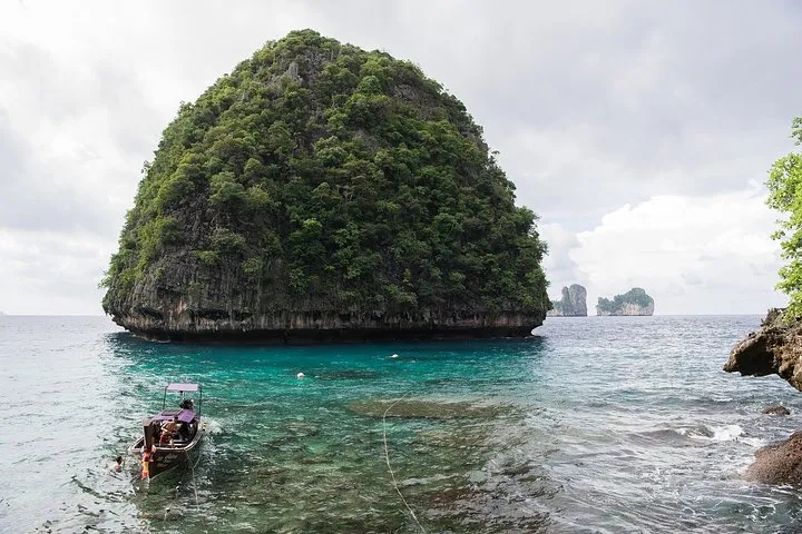 Full Day Luxury Van with Driver at Disposal in Phuket 3 Full Day Luxury Van with Driver at Disposal in Phuket