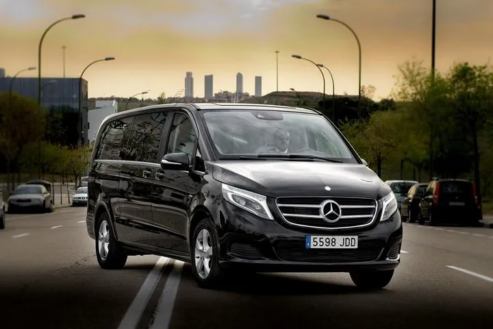 Private Luxury Departure Transfer: London to Southampton Port in Luxury Van