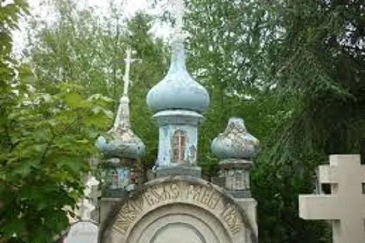 Russian cemetery of Sainte Genevi¨¨ve des Bois (from your hotel in Paris) 4 Russian cemetery of Sainte Genevi¨¨ve des Bois (from your hotel in Paris)