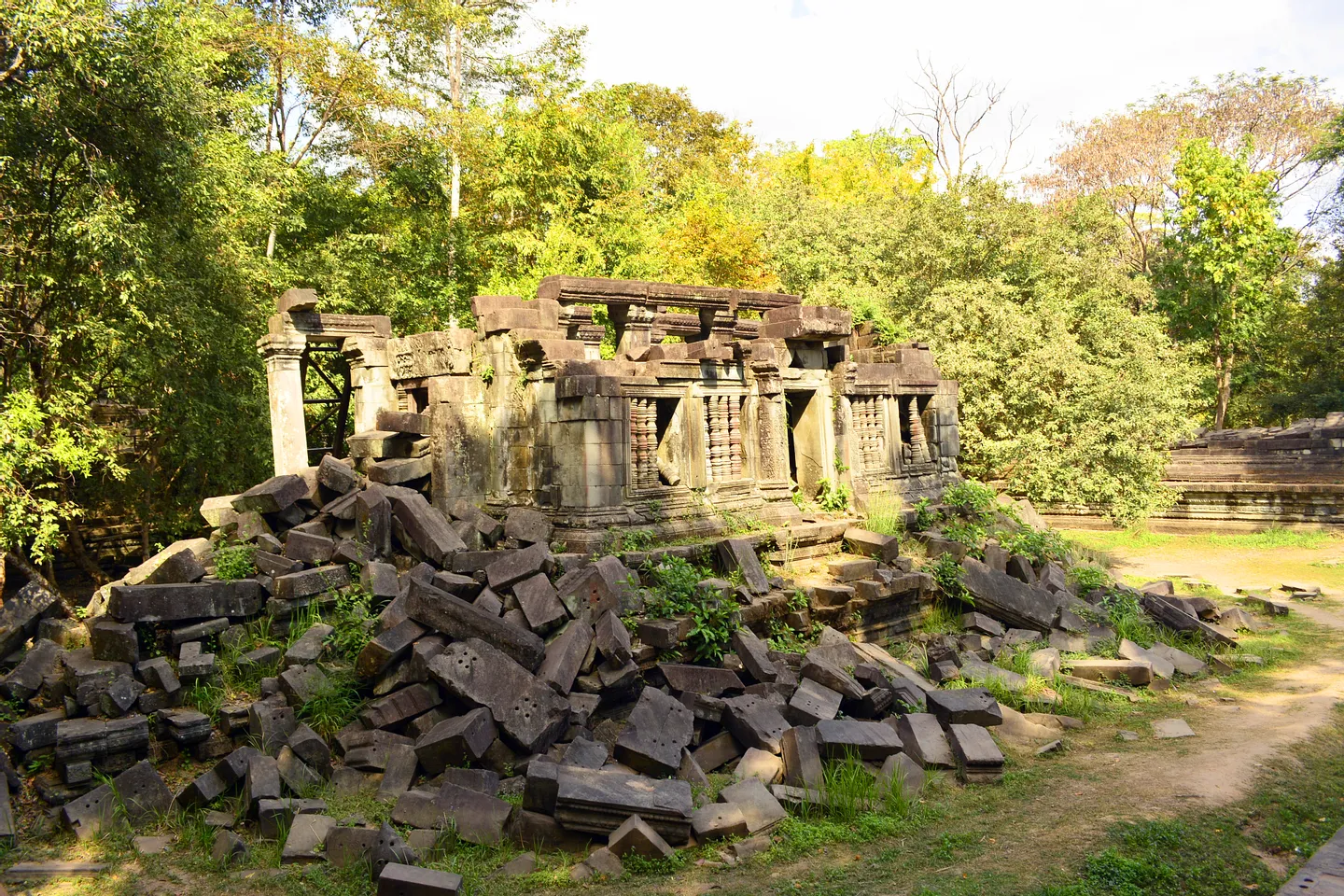 Beng Mealea Private Tour by Tuk-Tuk